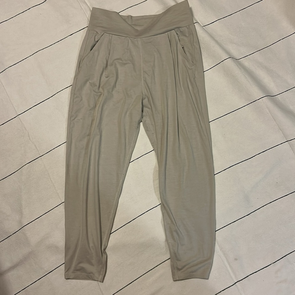 🔽Vuori Lux Harem Pant | Heather Oatmeal | Like New
